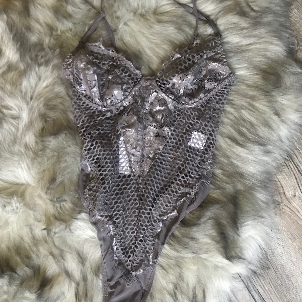 Grey fishnet lace bodysuit 💕 missguided